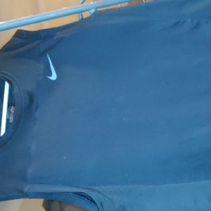Nike no sleeve DRI fit shirt Size L